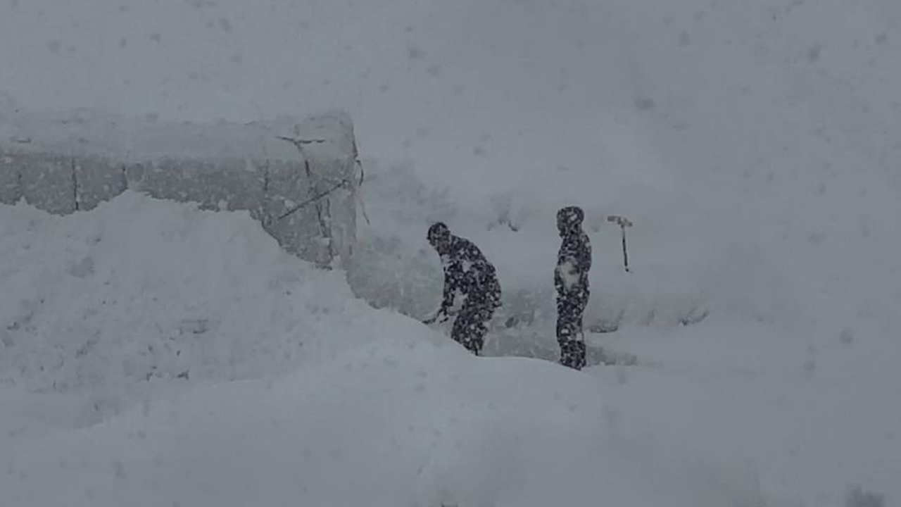Yüksekova’da Kar Esareti1