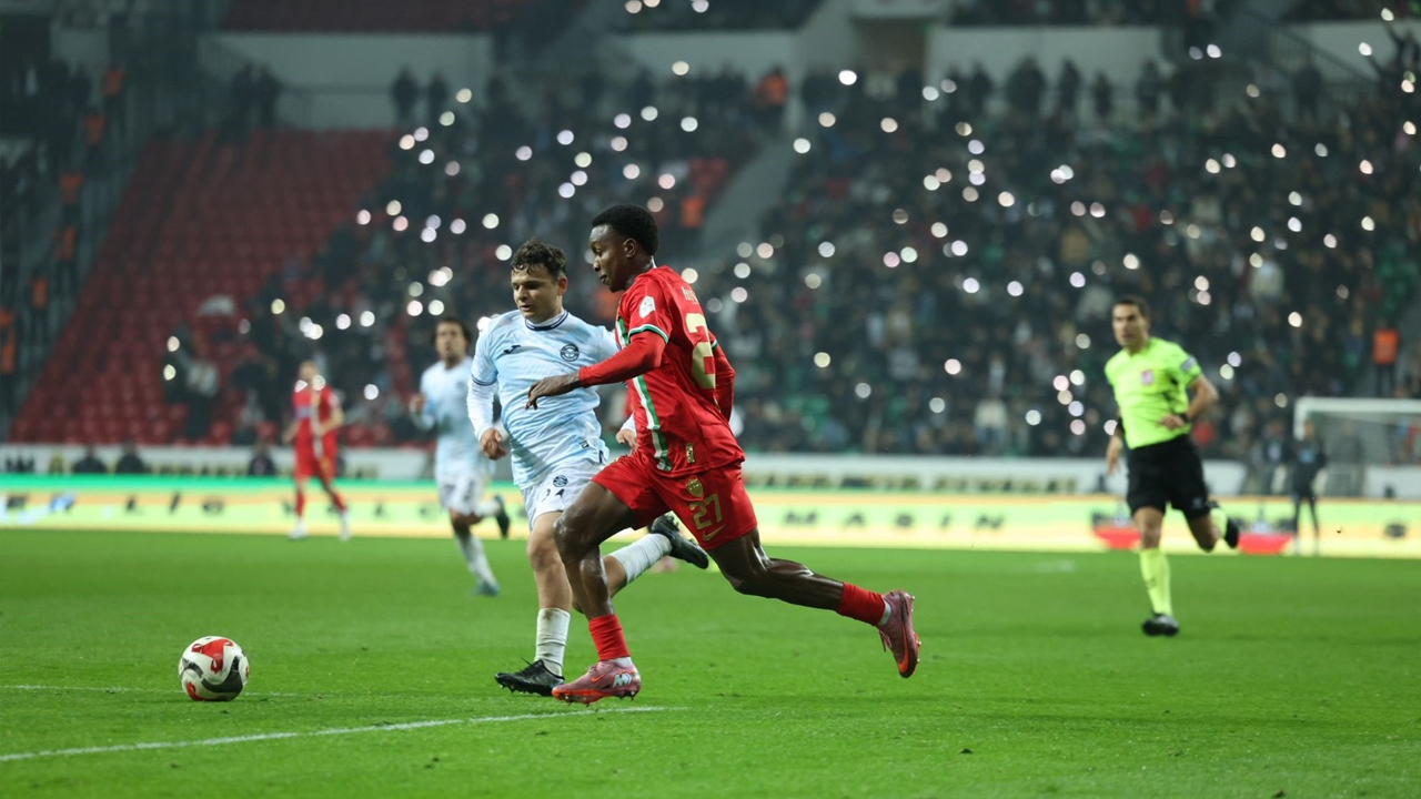 Amedspor Sahada, Taraftar Tribünde Fırtına Gibi Esti3