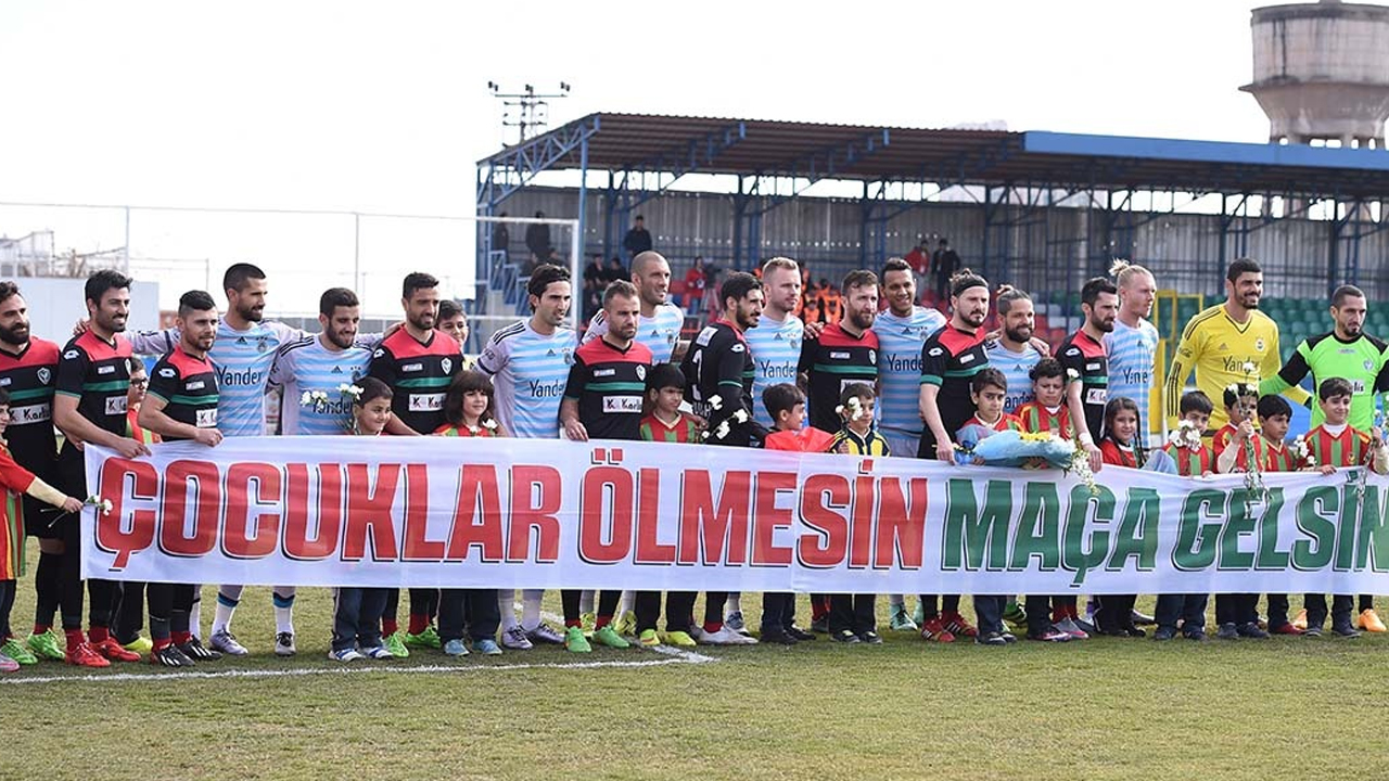 Amedspor'un Eski Futbolcusundan Kobanê'den Dünyaya Çağrı3