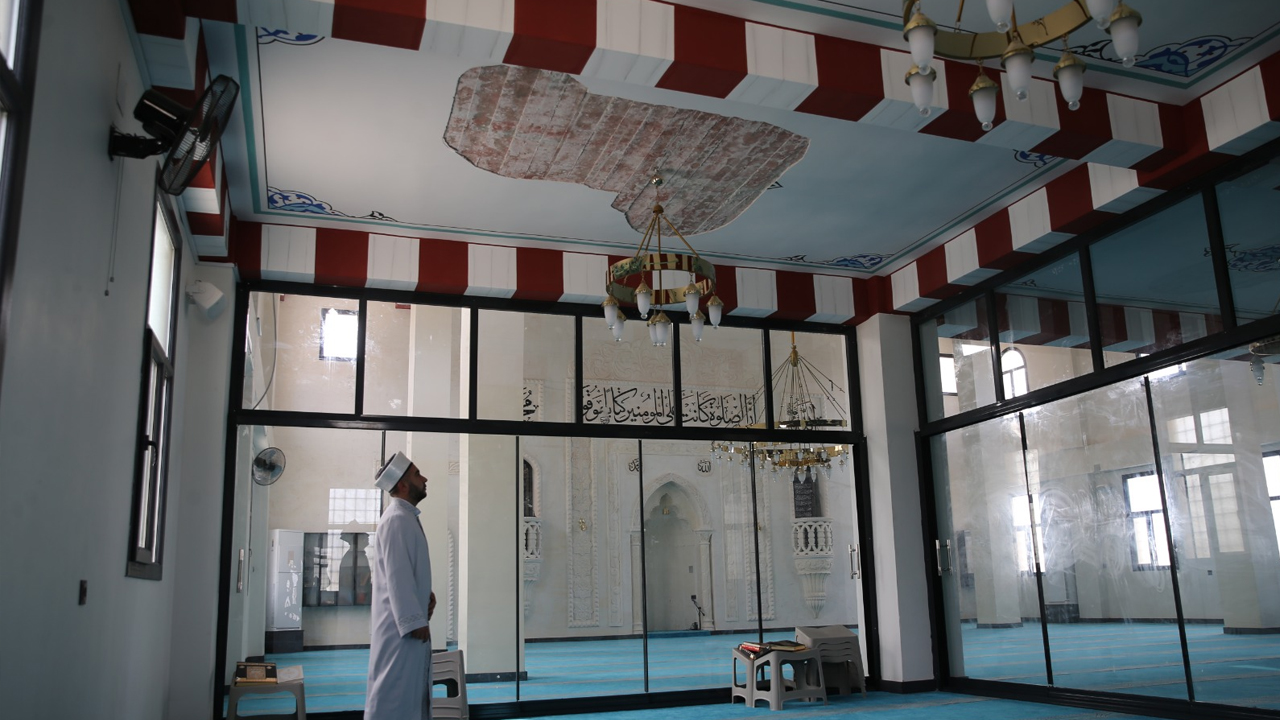 Caminin Tavan Alçısı Cemaatin Üstüne Düştü