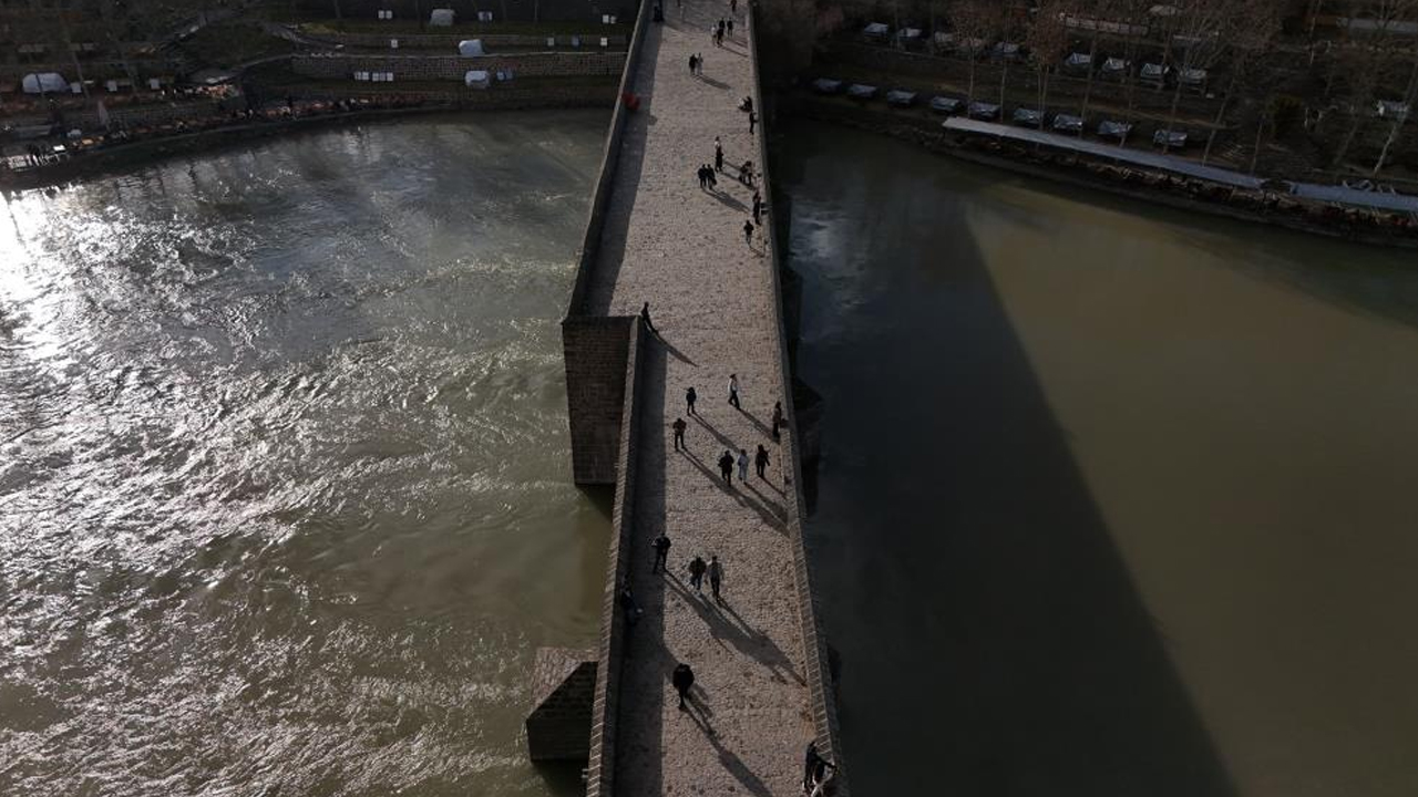 Dicle Nehrinde Su Seviyesi Dronla Görüntülendi4