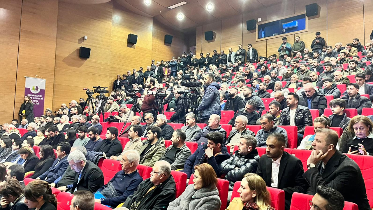 Diyarbakır Kent Konseyi Toplantısında Provokasyon2