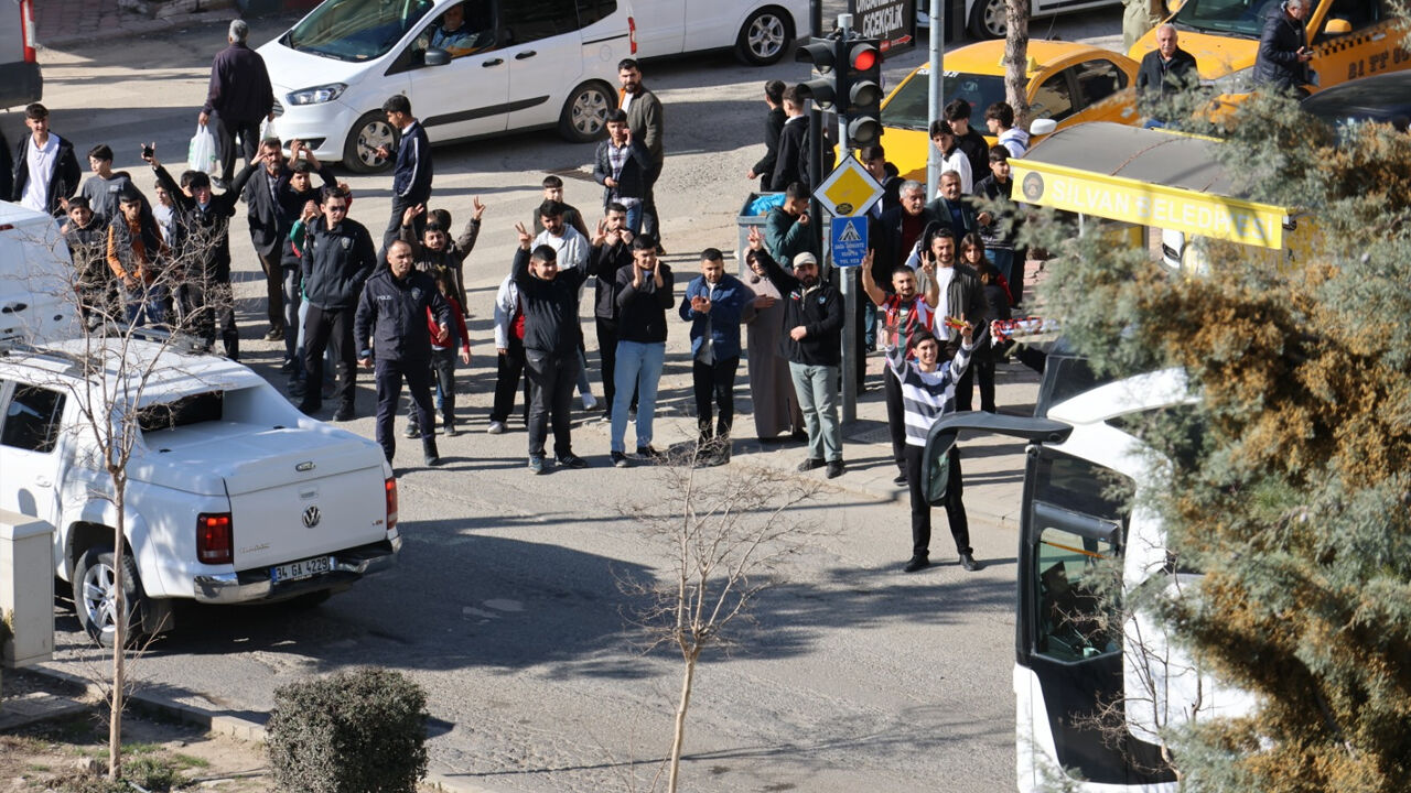 Diyarbakır Silvan’dan Kardeşlik Konvoyu Geçti2