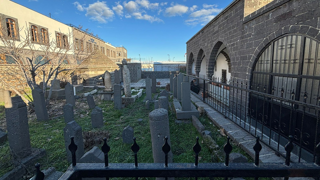 Diyarbakır’da 381 Yıldan Beri Ibadet Yapılan Cami5