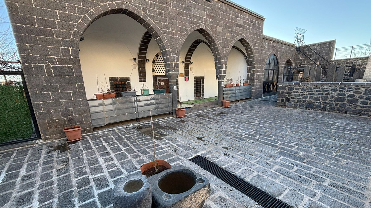 Diyarbakır’da 381 Yıldan Beri Ibadet Yapılan Cami7