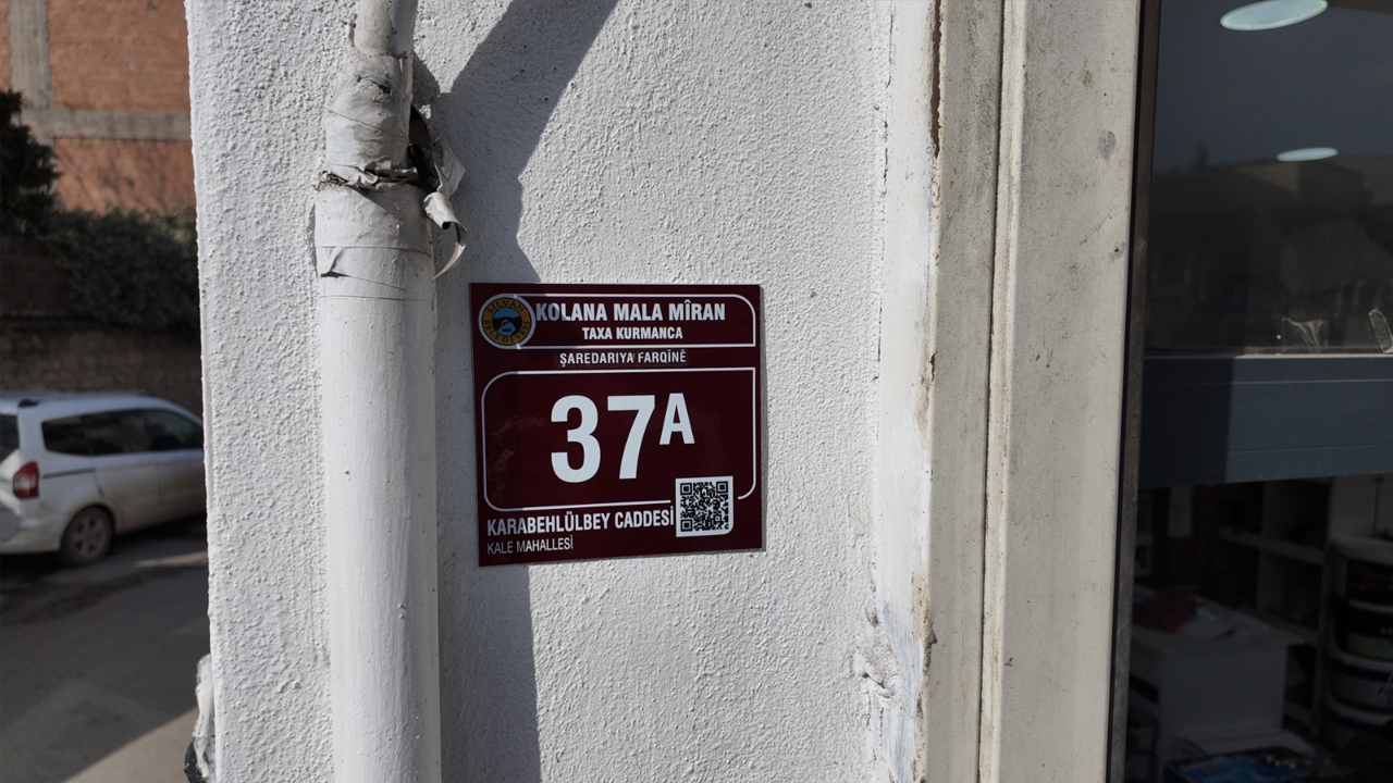 Diyarbakır’da Adres Tabelaları Iki Dilde Yenileniyor1