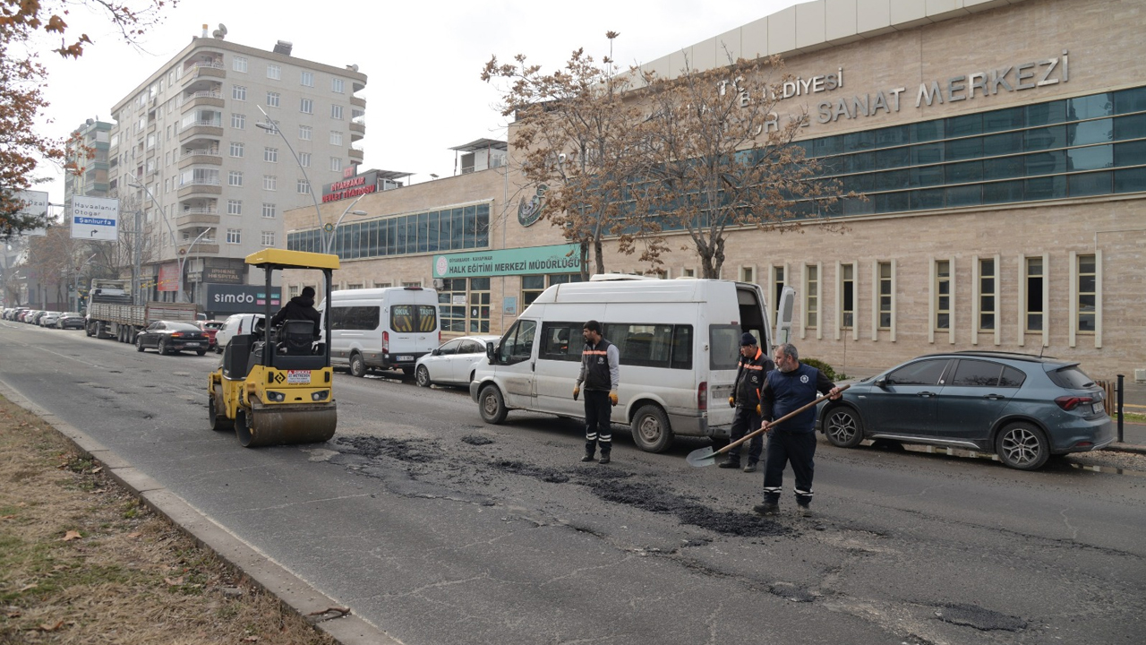 Diyarbakır’da Bozulan Yollar Onarılıyor