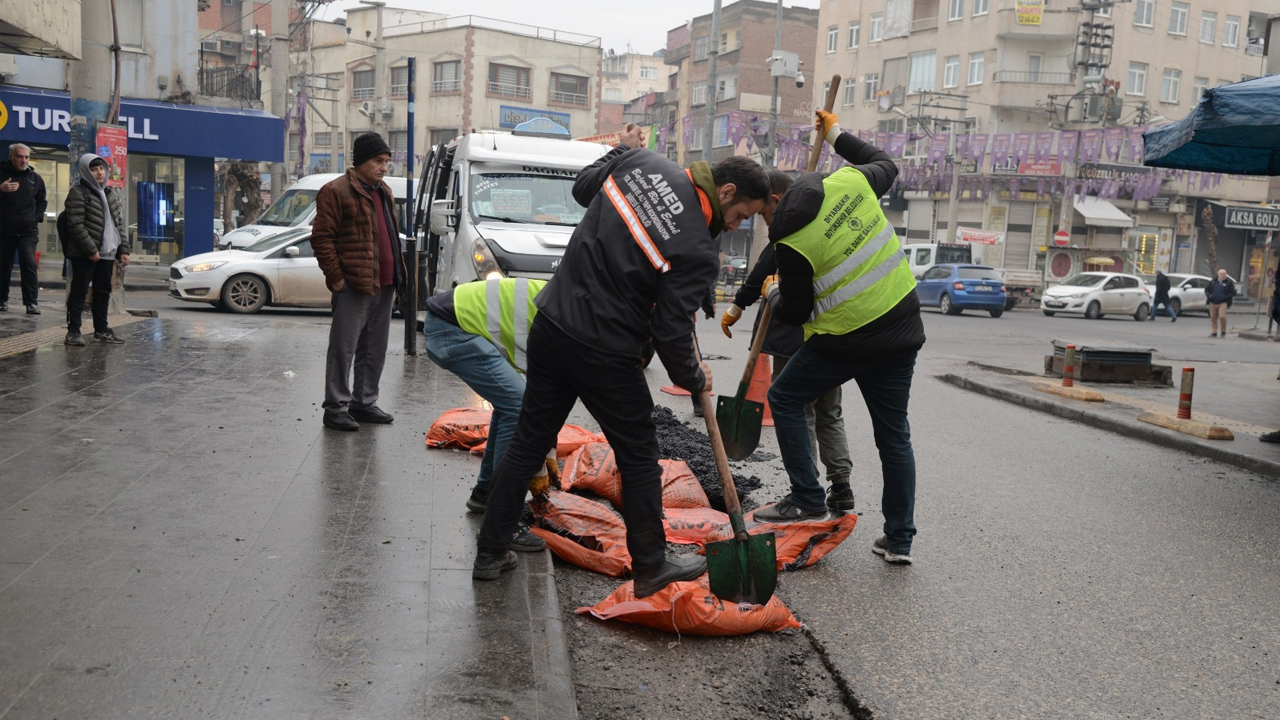 Diyarbakır’da Bozulan Yollar Onarılıyor2