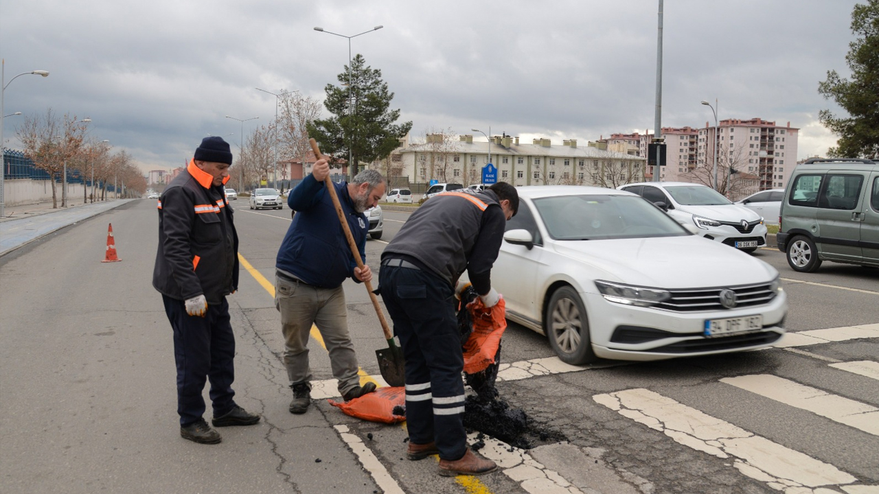 Diyarbakır’da Bozulan Yollara Geçici Müdahale1