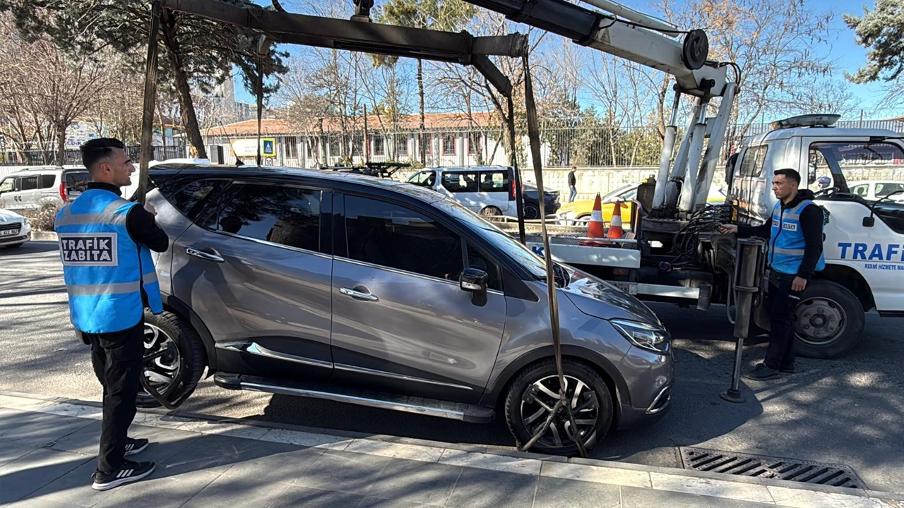 Diyarbakır’da Duraklara Park Eden Araçlar Çekildi1