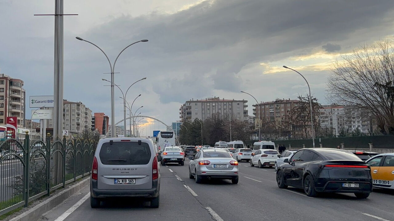 Diyarbakır’da Iftar Yarışı Trafiğe Takıldı2