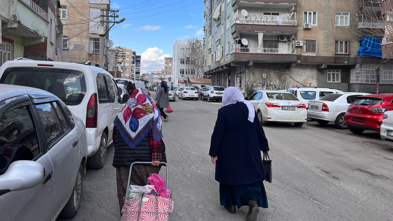 Diyarbakır’da Kadın Muhtarın ‘Yoksulluk’ Nöbeti1