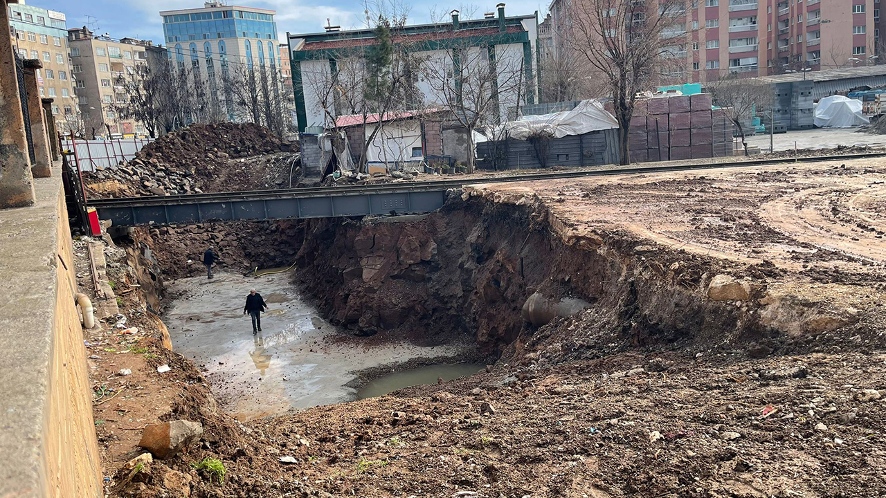 Diyarbakır’da Tren Yolundaki Tehlikeye ‘Alt Geçitli Çözüm’3