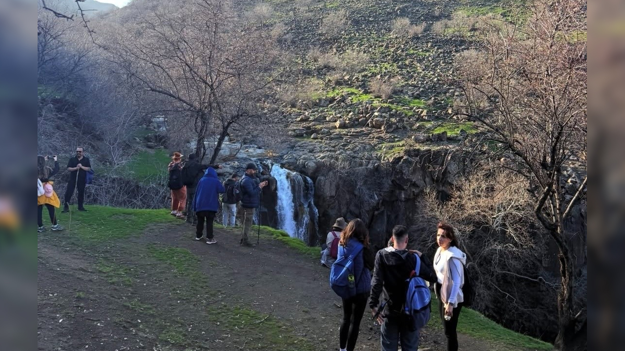 Diyarbakır'da Yağış Sonrasi Şelaleler Coştu