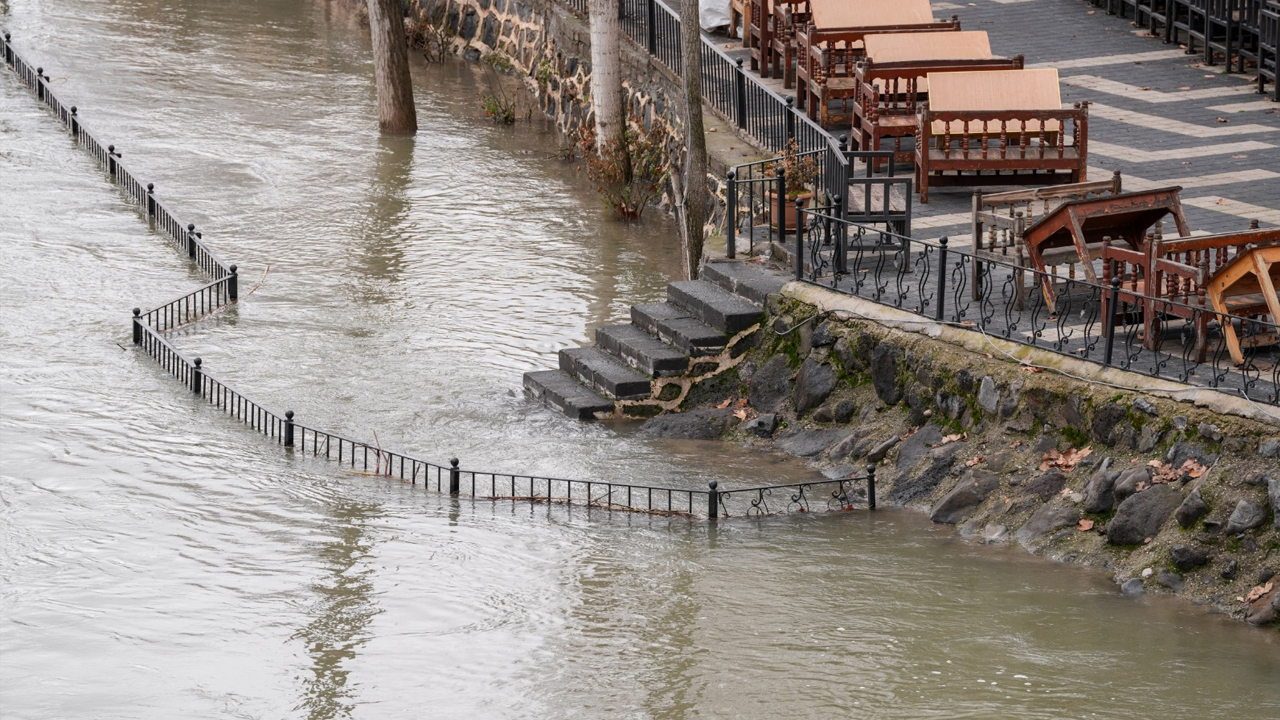 Diyarbakır’da Yağışlar Dicle Nehrinde Yapılaşma Riskini Ortaya Çıkardı