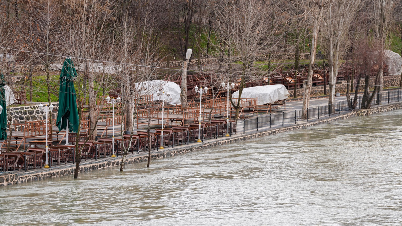 Diyarbakır’da Yağışlar Dicle Nehrinde Yapılaşma Riskini Ortaya Çıkardı4