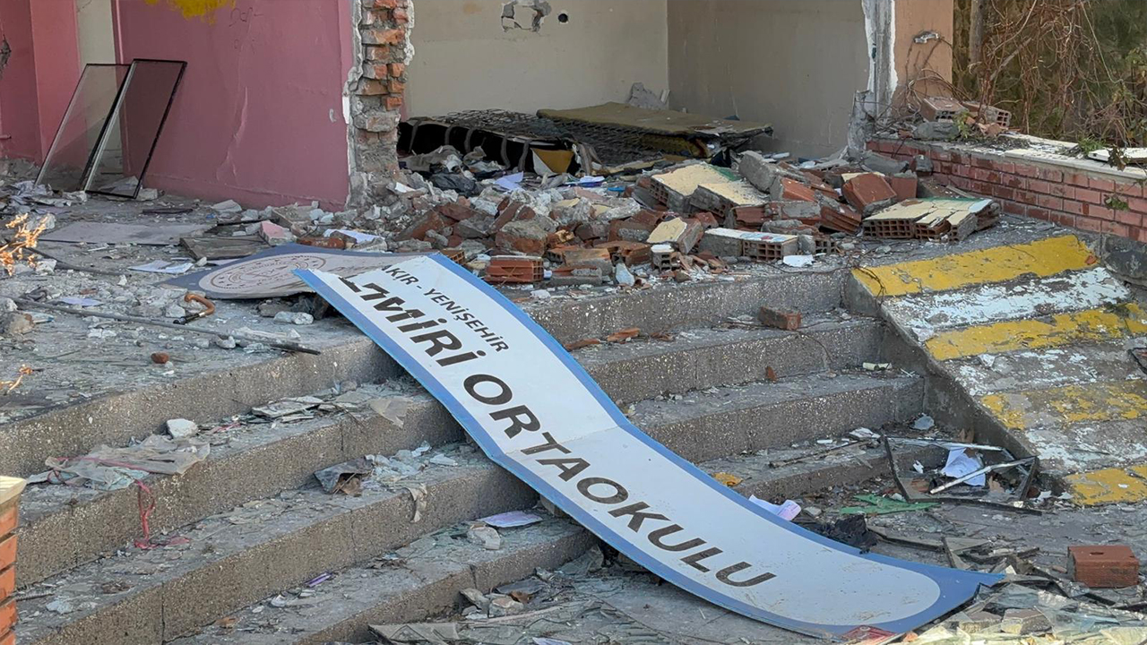 Diyarbakır’da Yıkım Kararı Verilen Okulun Içler Acısı Durumu6