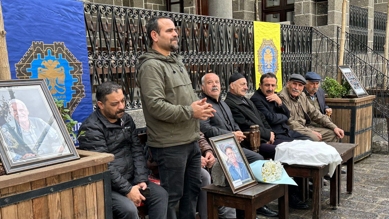 Diyarbakır’daki Depremde Hayatını Kaybeden Dengbeje Anma1