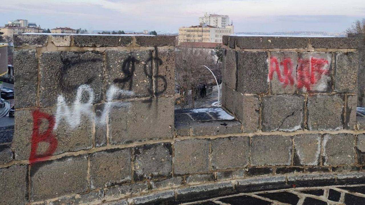 Diyarbakır’ın Tarihine Zarar Veren Spreylere Karşı Uyarı!4