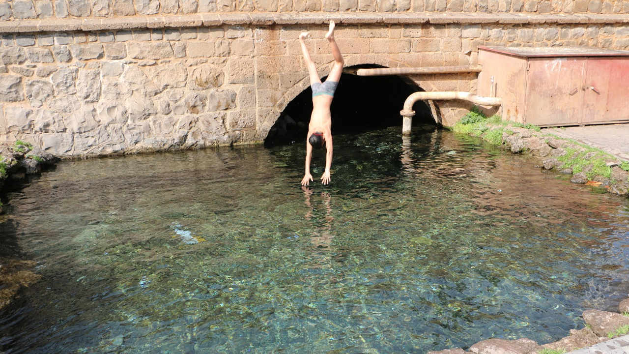 Güneşin Açtığı Diyarbakır'da Çocuklar Anzele Suyuna Atladı2