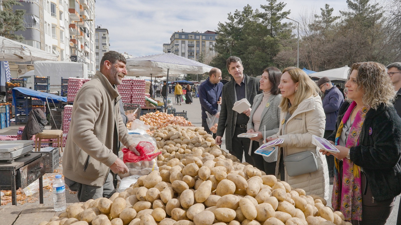 Kürtçe Fiyat Etiketi Ve Tabela Dağıtıldı2