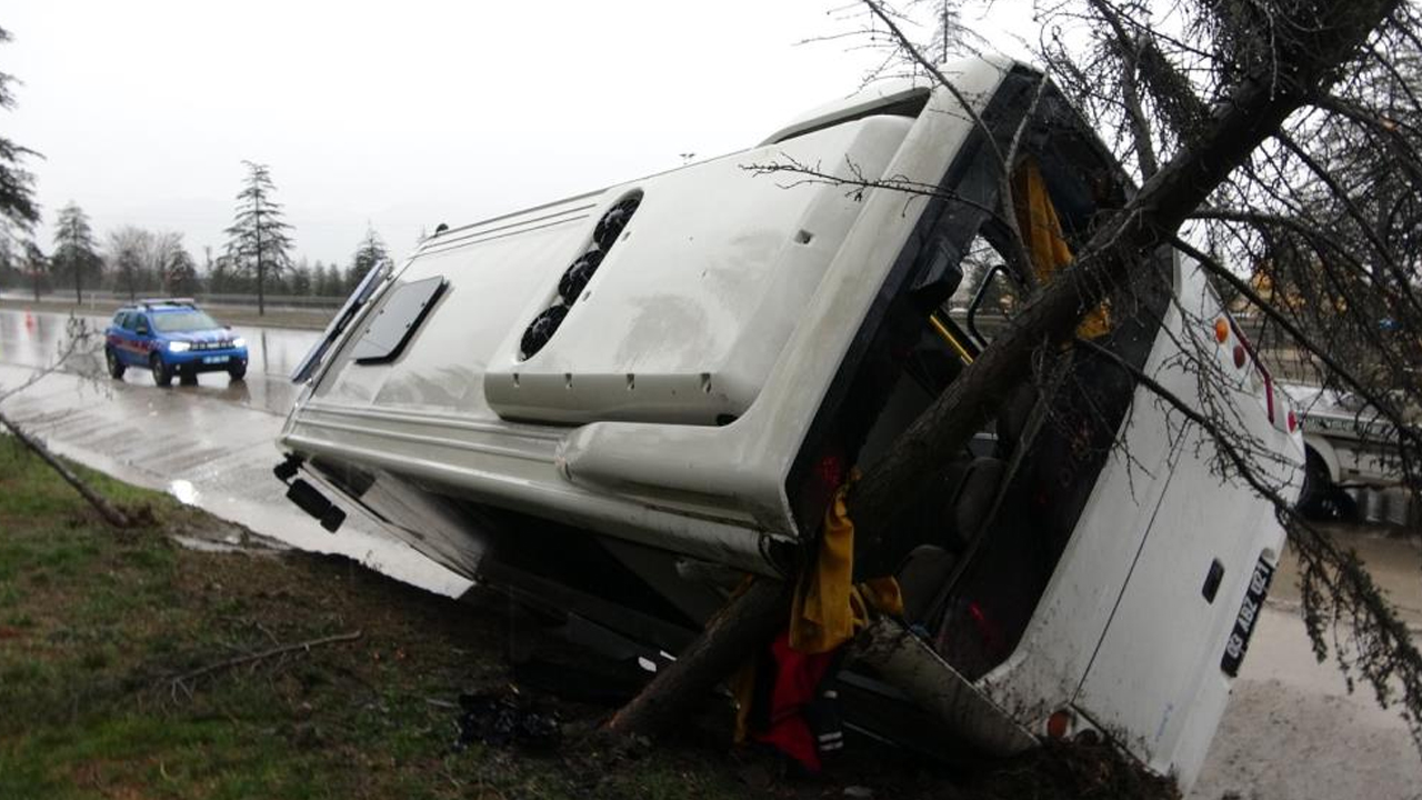 Mahkum Taşıyan Askeri Araç Devrildi 11 Yaralı