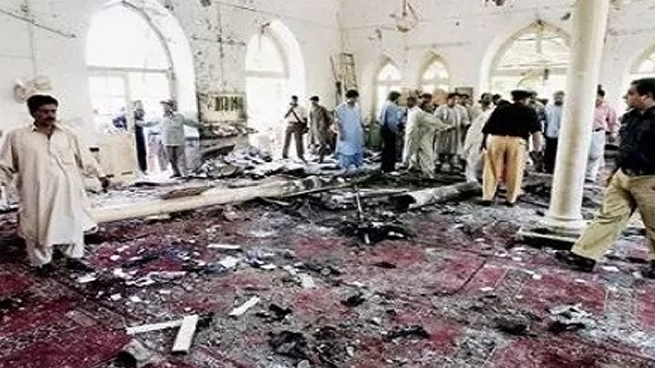 Pakistan’da Bir Camide Patlama En Az 15 Ölü