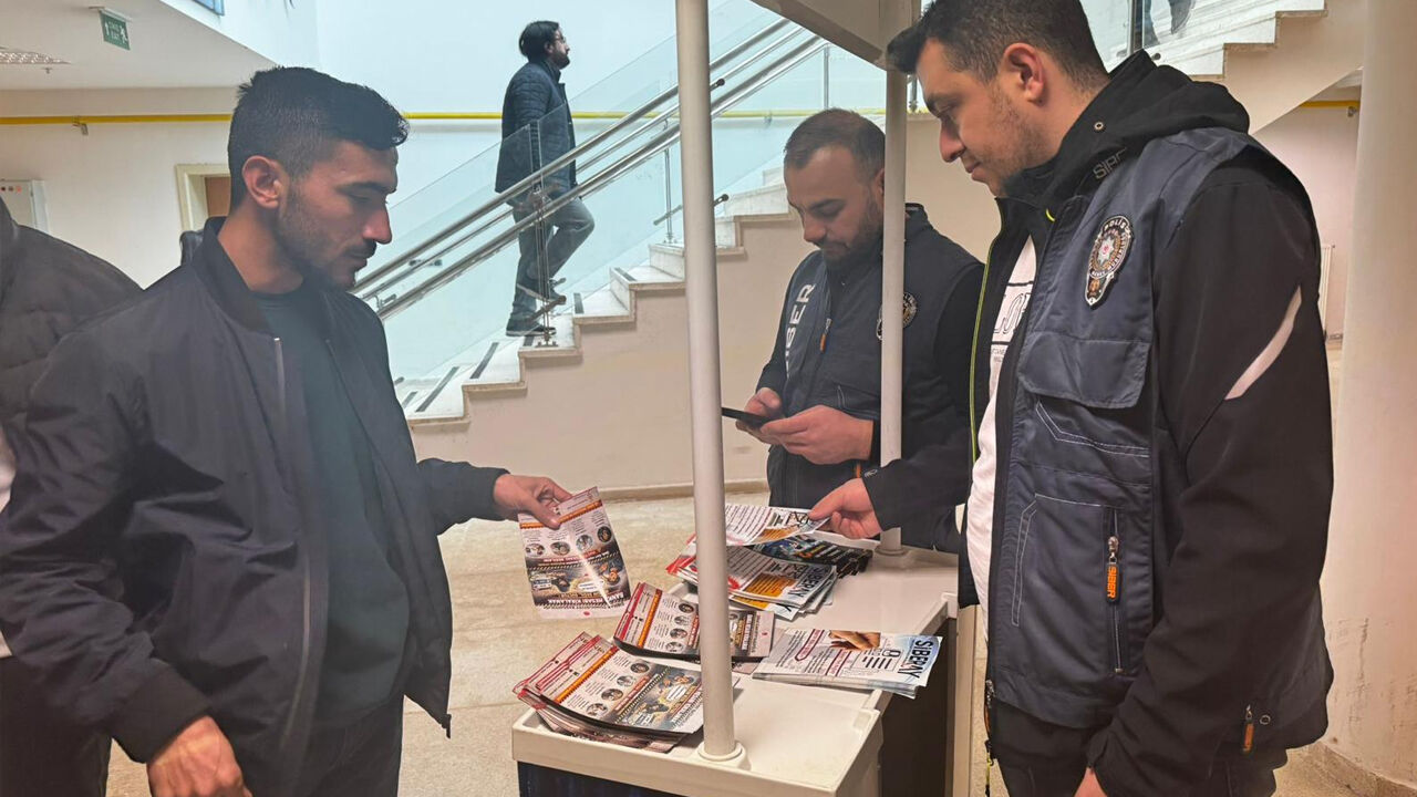 Şırnak'ta Öğrenciler Siber Suçlara Karşı Bilgilendirildi