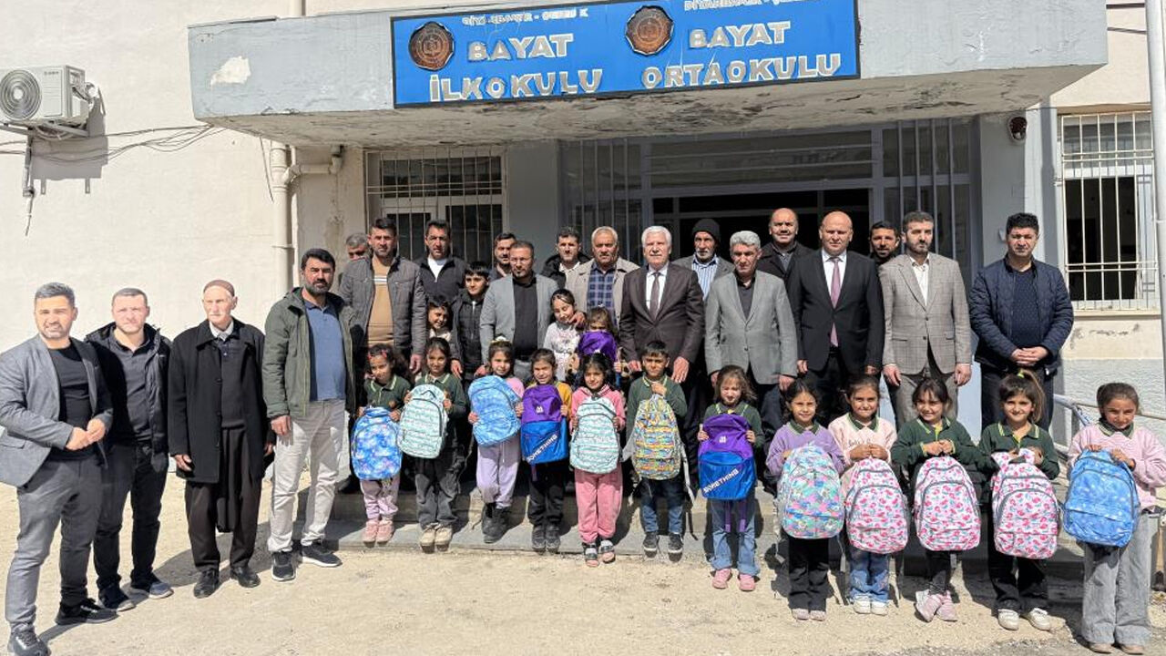 Almanya'ya Işçi Olarak Gitti, Ilçesindeki Çocuklara Oyun Parkı Yaptı