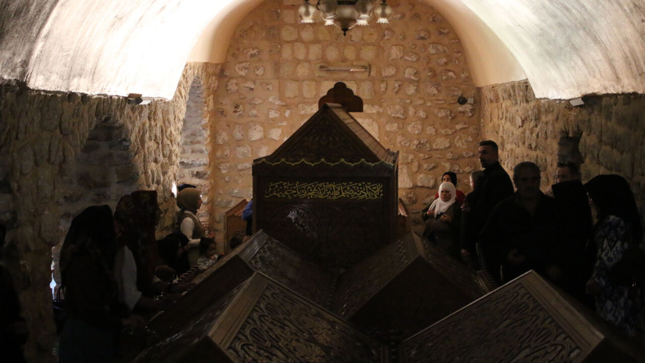 Artık Dua Etmekte Parayla2