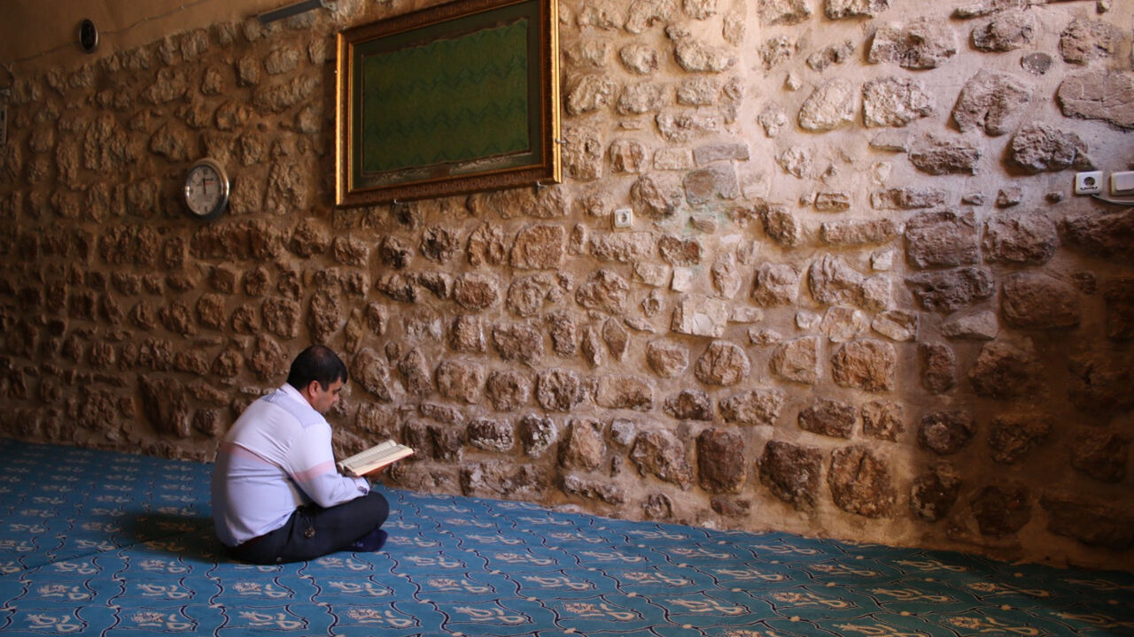 Artık Dua Etmekte Parayla3