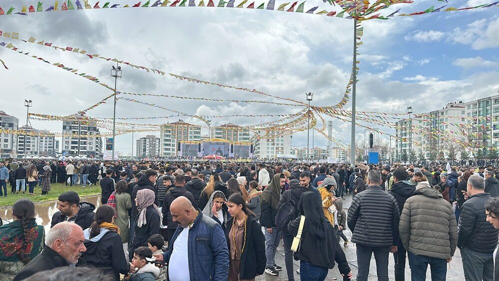 D İ Y A R B A K İ R N E W R O Z A L A N