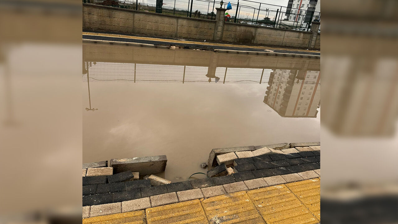Diyarbakır Toki̇’de Bir Aylık Yol Çöktü3