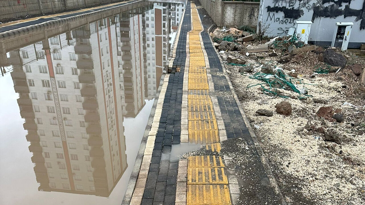 Diyarbakır Toki̇’de Bir Aylık Yol Çöktü4