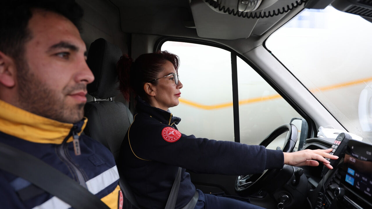 Diyarbakır Trafiğinde Görenleri Şaşırtan Ambulans Şoförü2