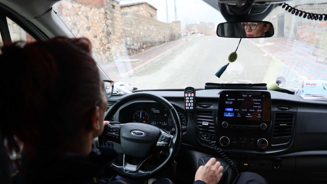 Diyarbakır Trafiğinde Görenleri Şaşırtan Ambulans Şoförü3