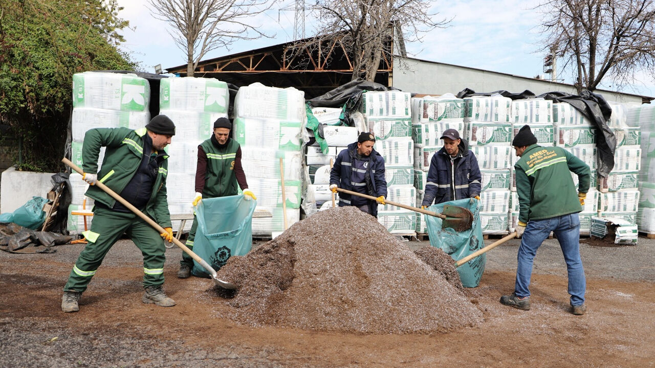 Diyarbakır’da 2 Milyon Çin Karanfili Üretilecek3