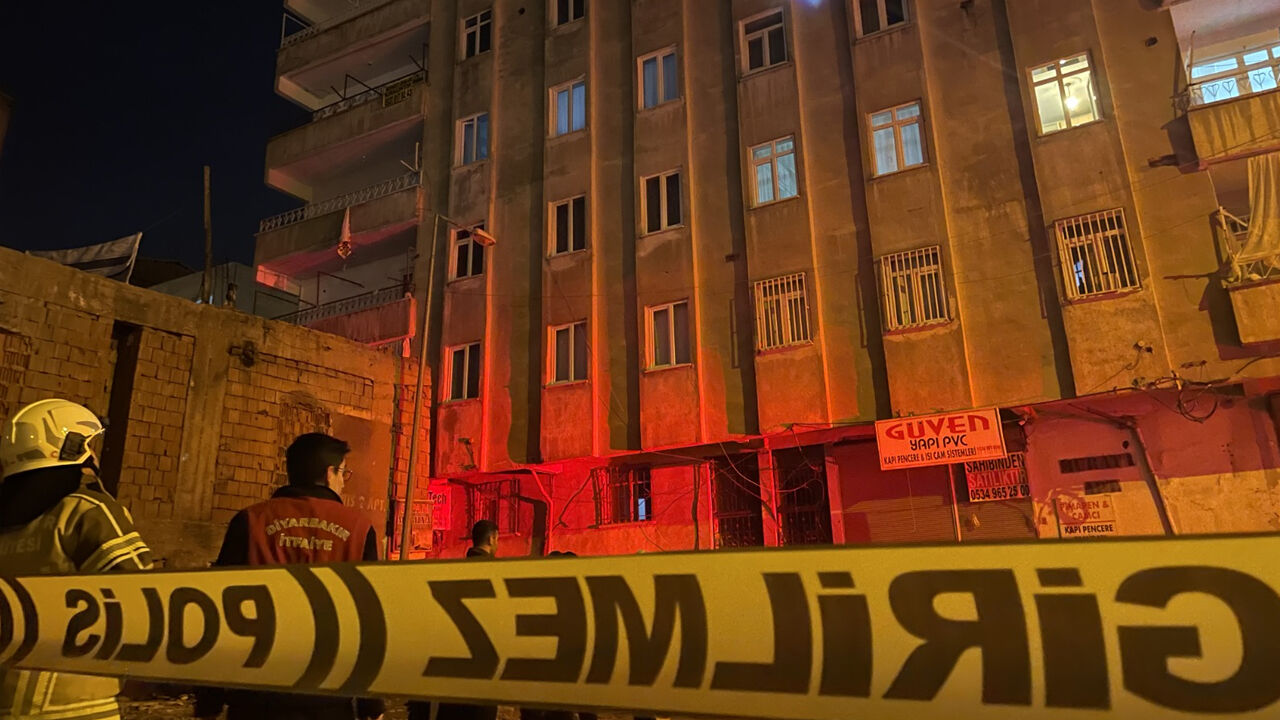 Diyarbakır'da 8 Katlı Bina Tedbiren Boşaltıldı