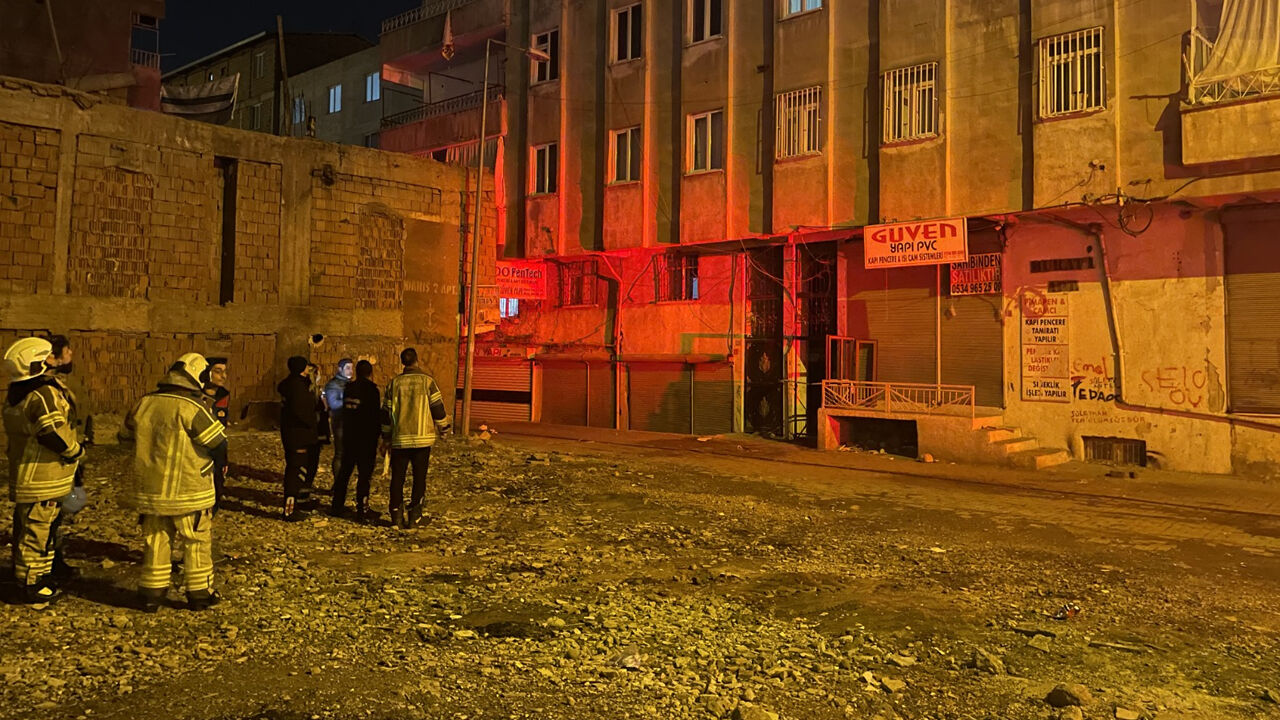 Diyarbakır'da 8 Katlı Bina Tedbiren Boşaltıldı1