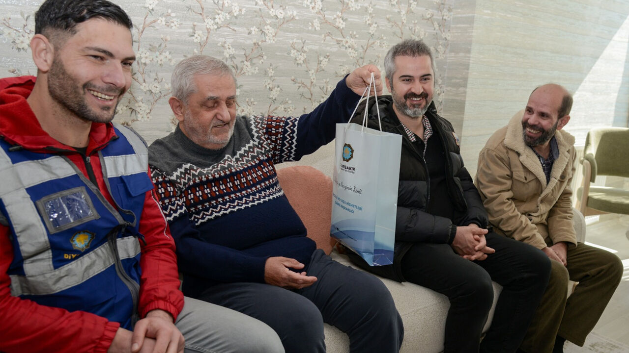 Diyarbakır’da Bayram Öncesi Yaşlı Yurttaşlara Anlamlı Ziyaret2
