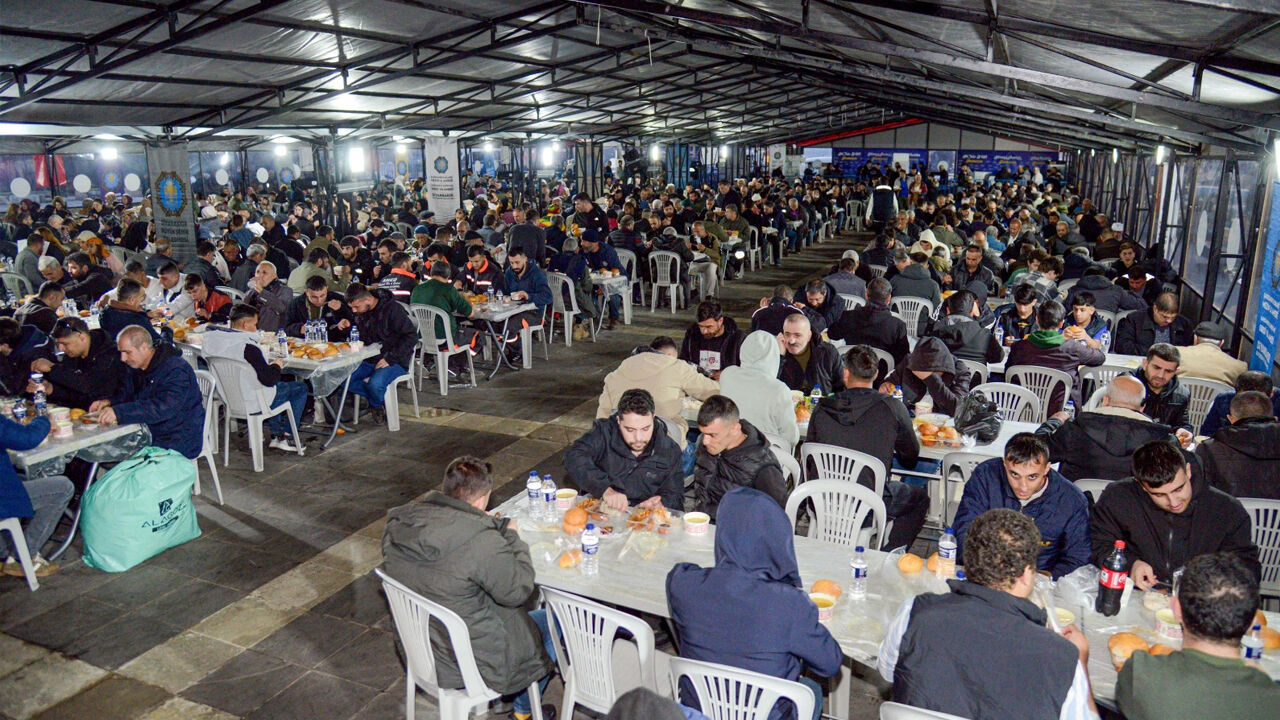 Diyarbakır’da Belediye 230 Bin Kişiye Iftar Verdi1