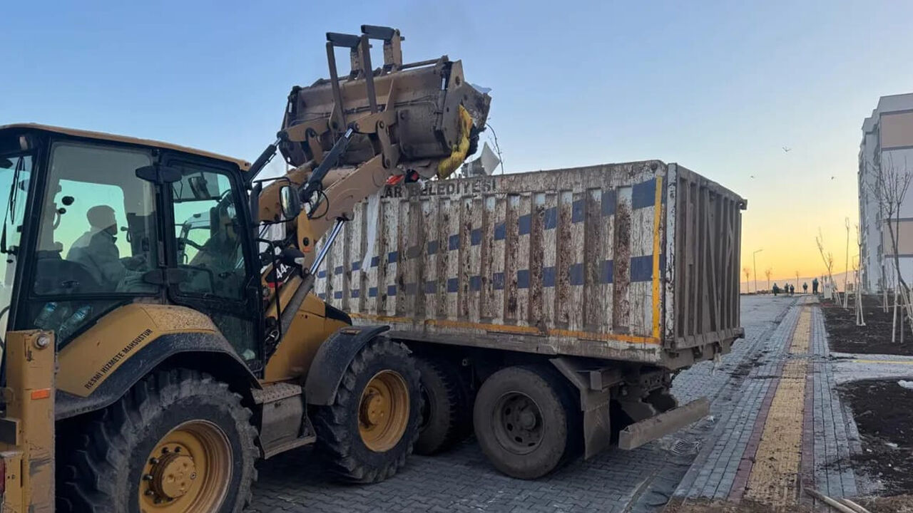 Diyarbakır’da Belediye Ekiplerinden Temizlik Mesaisi