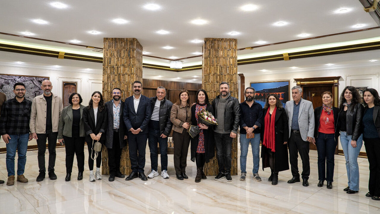 Diyarbakır’da Eşbaşkanlar, ‘Koma Agire Jiyan’ Grubunu Ağırladı