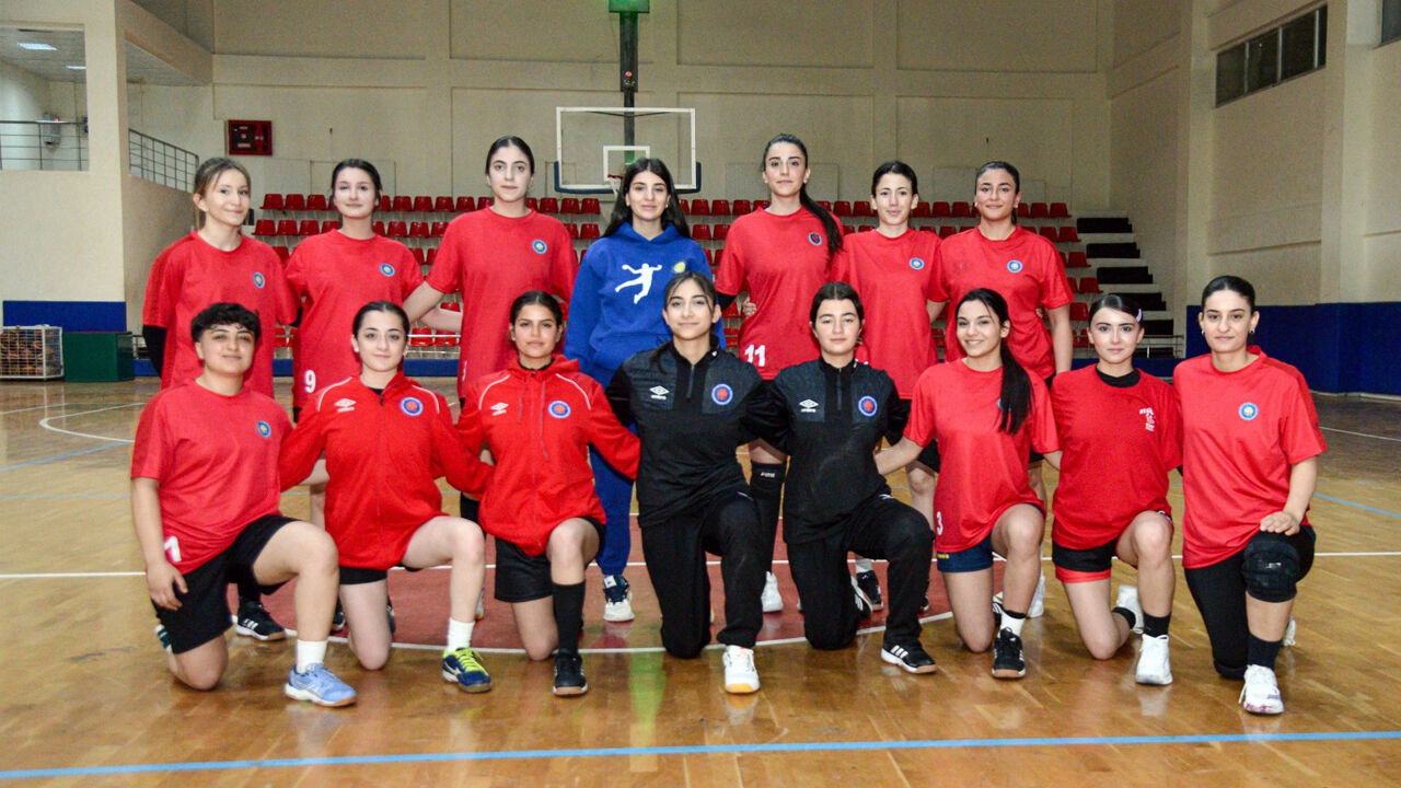 Diyarbakır’da Kadın Hentbolmunda Devrim2