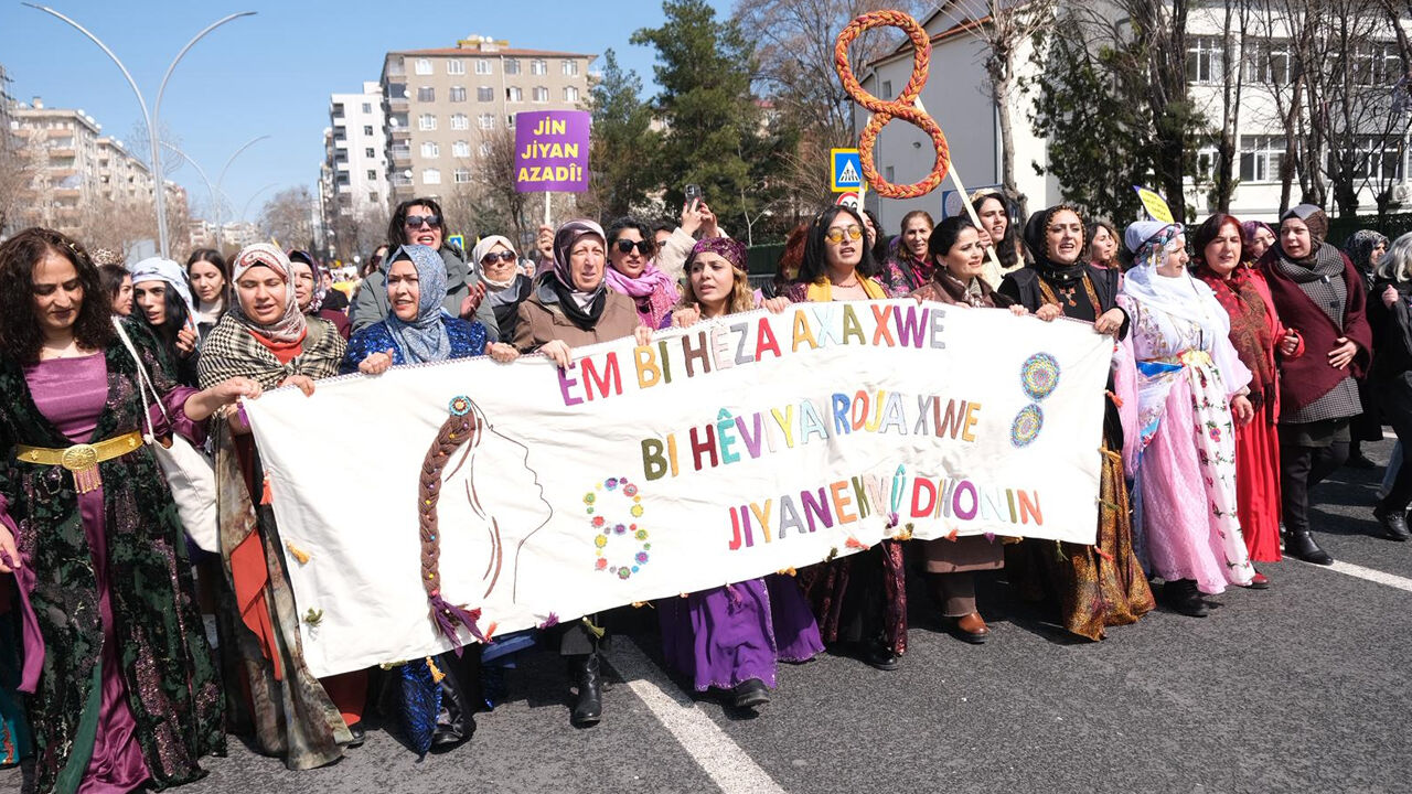 Diyarbakırda Kadın Mitinginden Çağrı3