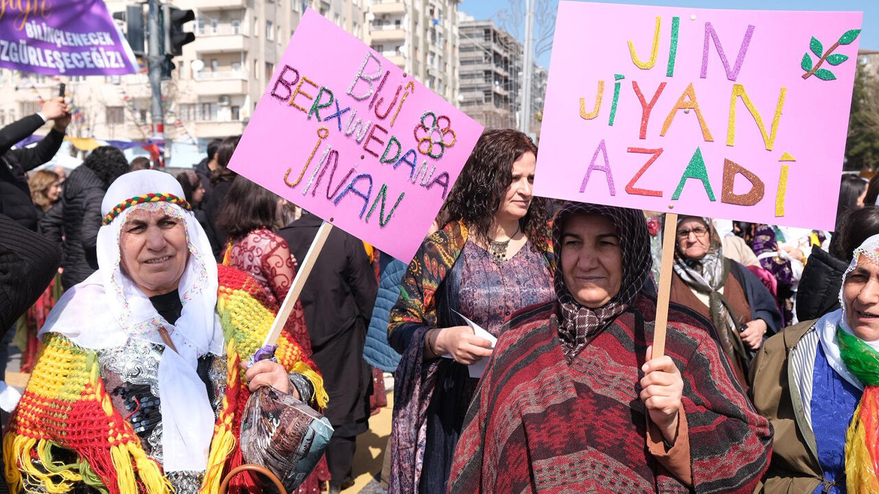 Diyarbakırda Kadın Mitinginden Çağrı5