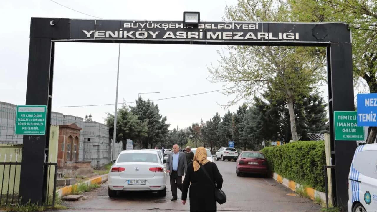 Diyarbakır’da Mezarlıklar Ziyaretçilerle Doldu2