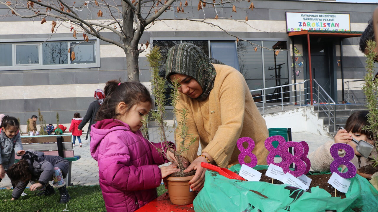 Diyarbakır’da Miniklerden Annelerine 8 Mart Hediyesi