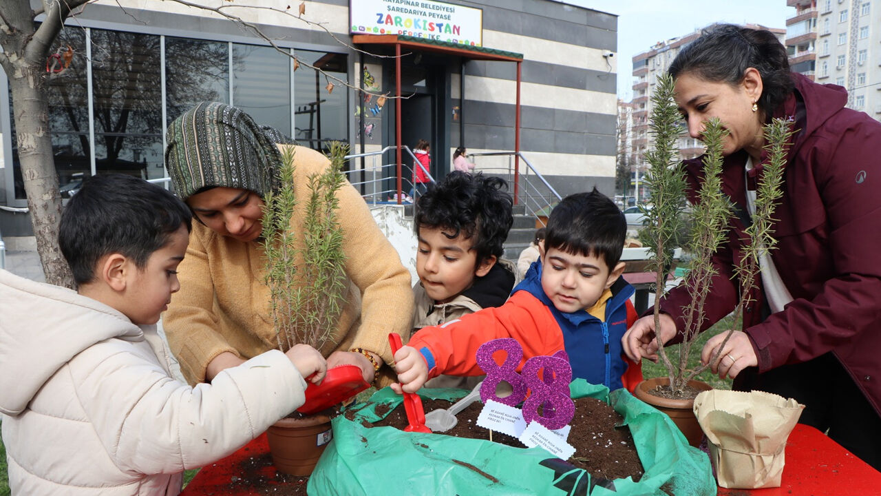 Diyarbakır’da Miniklerden Annelerine 8 Mart Hediyesi2