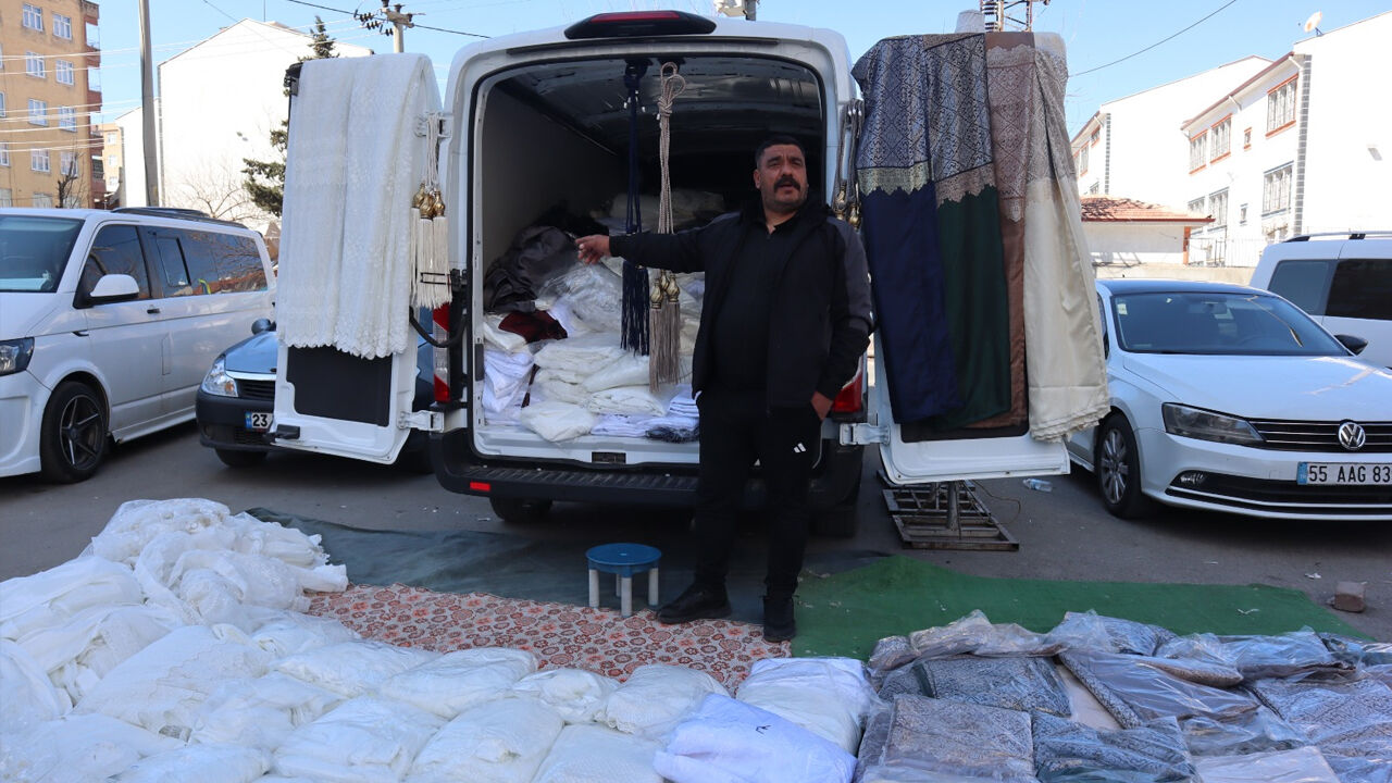 Diyarbakır’da Yoksulun ‘Açık Avm’sinde Bayram Yoğunluğu